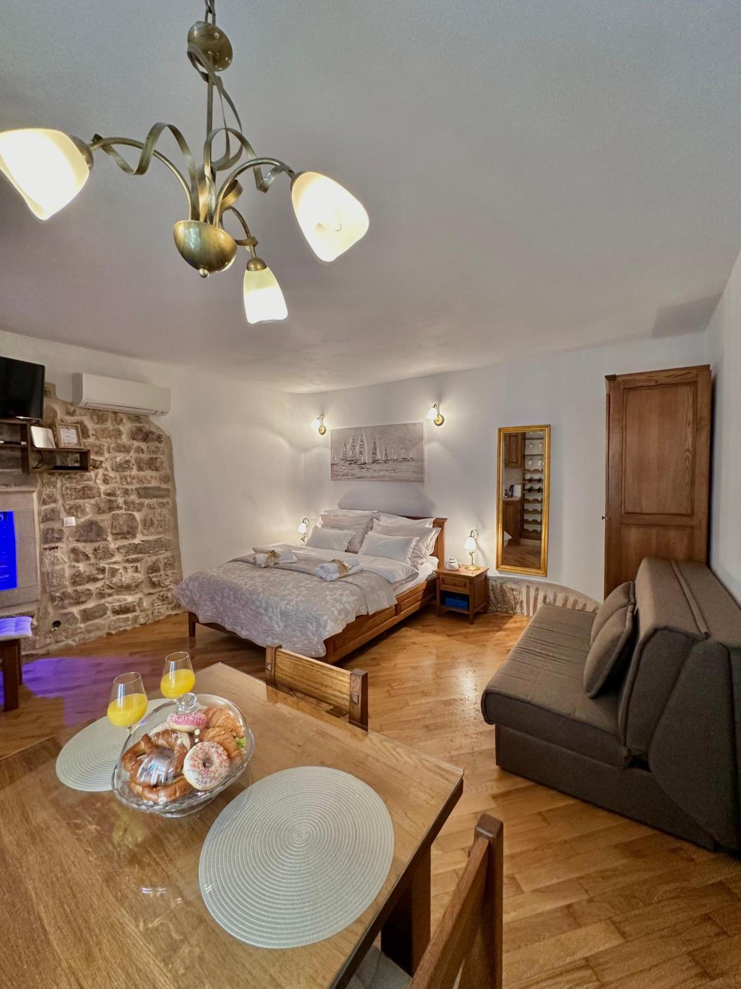 Diocletian Wine Studio Apartment II สปลิท ภายนอก รูปภาพ