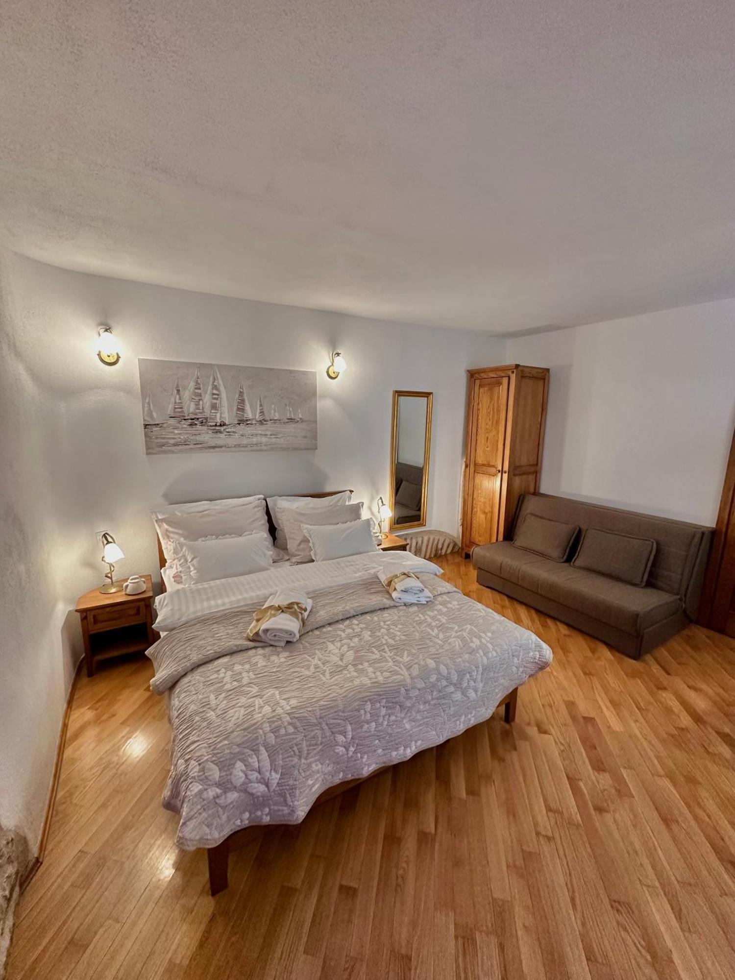 Diocletian Wine Studio Apartment II สปลิท ภายนอก รูปภาพ