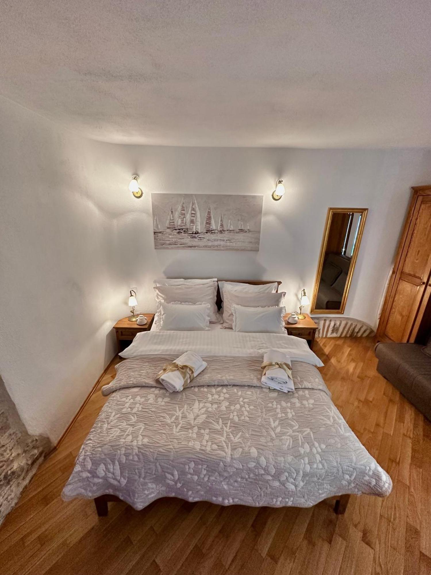 Diocletian Wine Studio Apartment II สปลิท ภายนอก รูปภาพ
