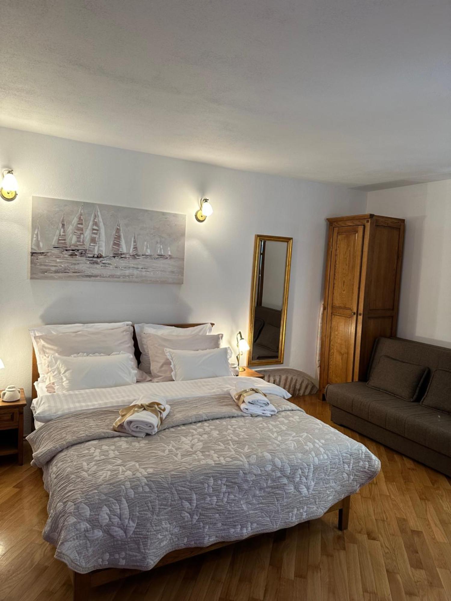 Diocletian Wine Studio Apartment II สปลิท ภายนอก รูปภาพ