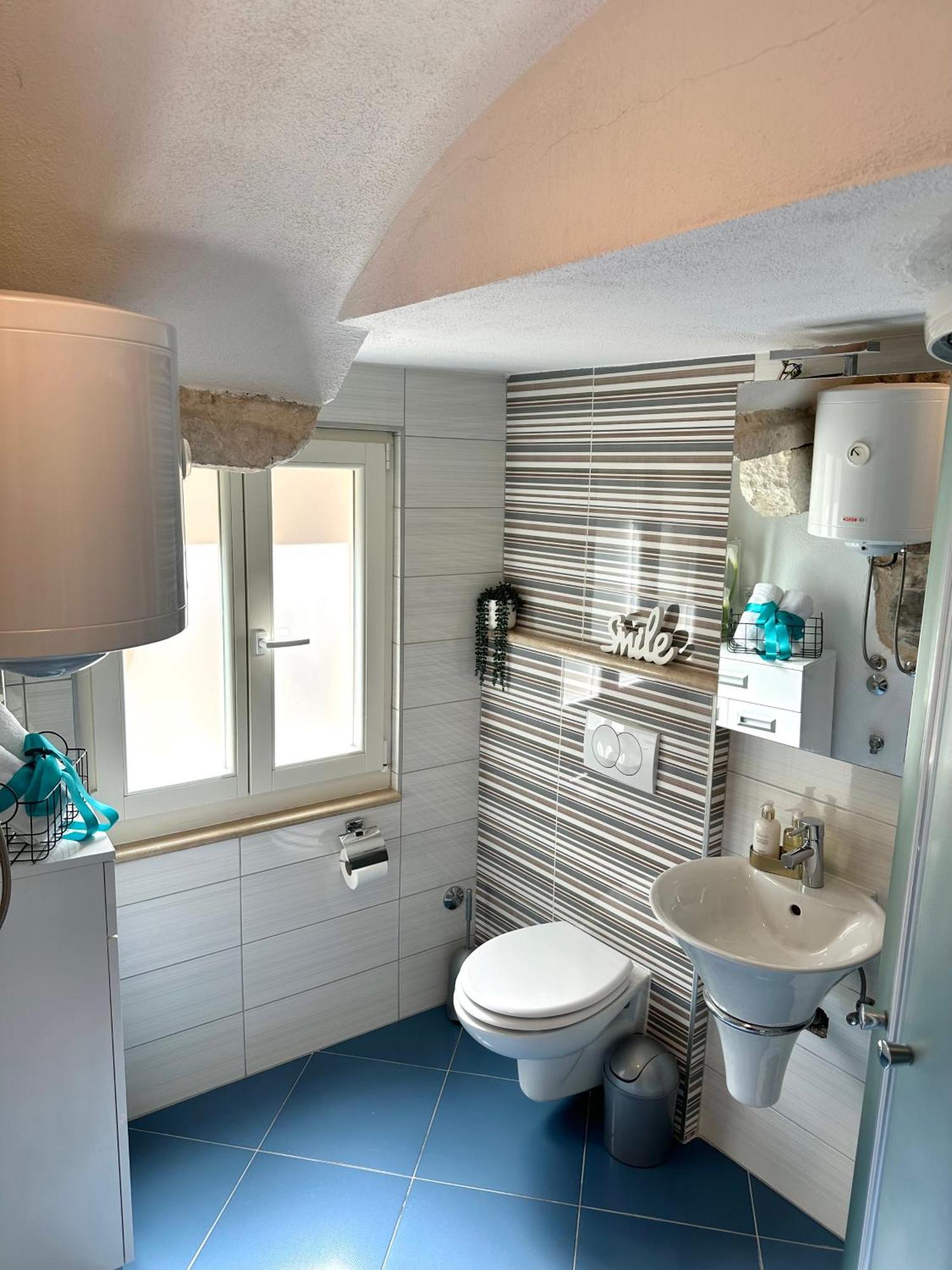 Diocletian Wine Studio Apartment II สปลิท ภายนอก รูปภาพ