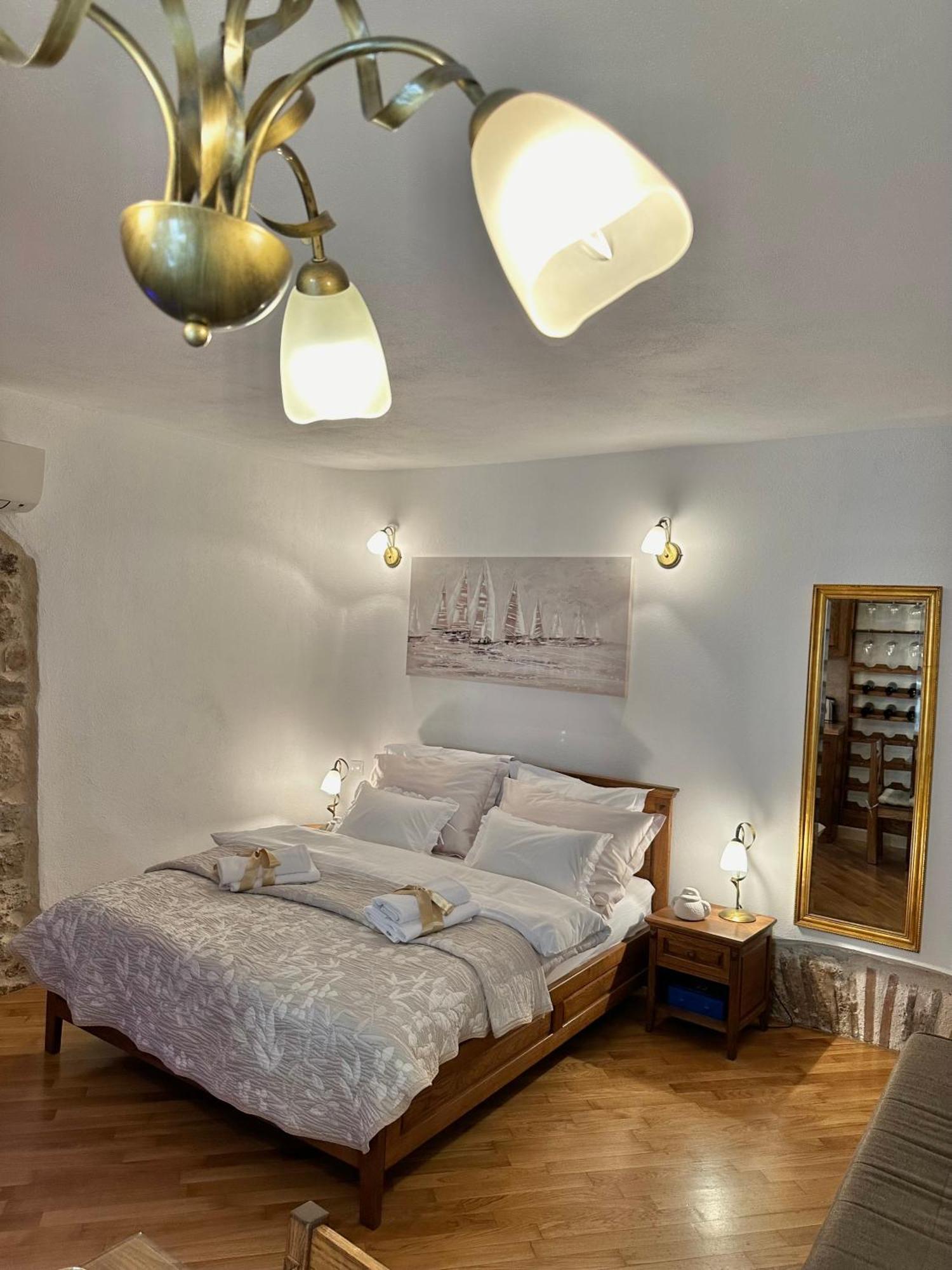 Diocletian Wine Studio Apartment II สปลิท ภายนอก รูปภาพ