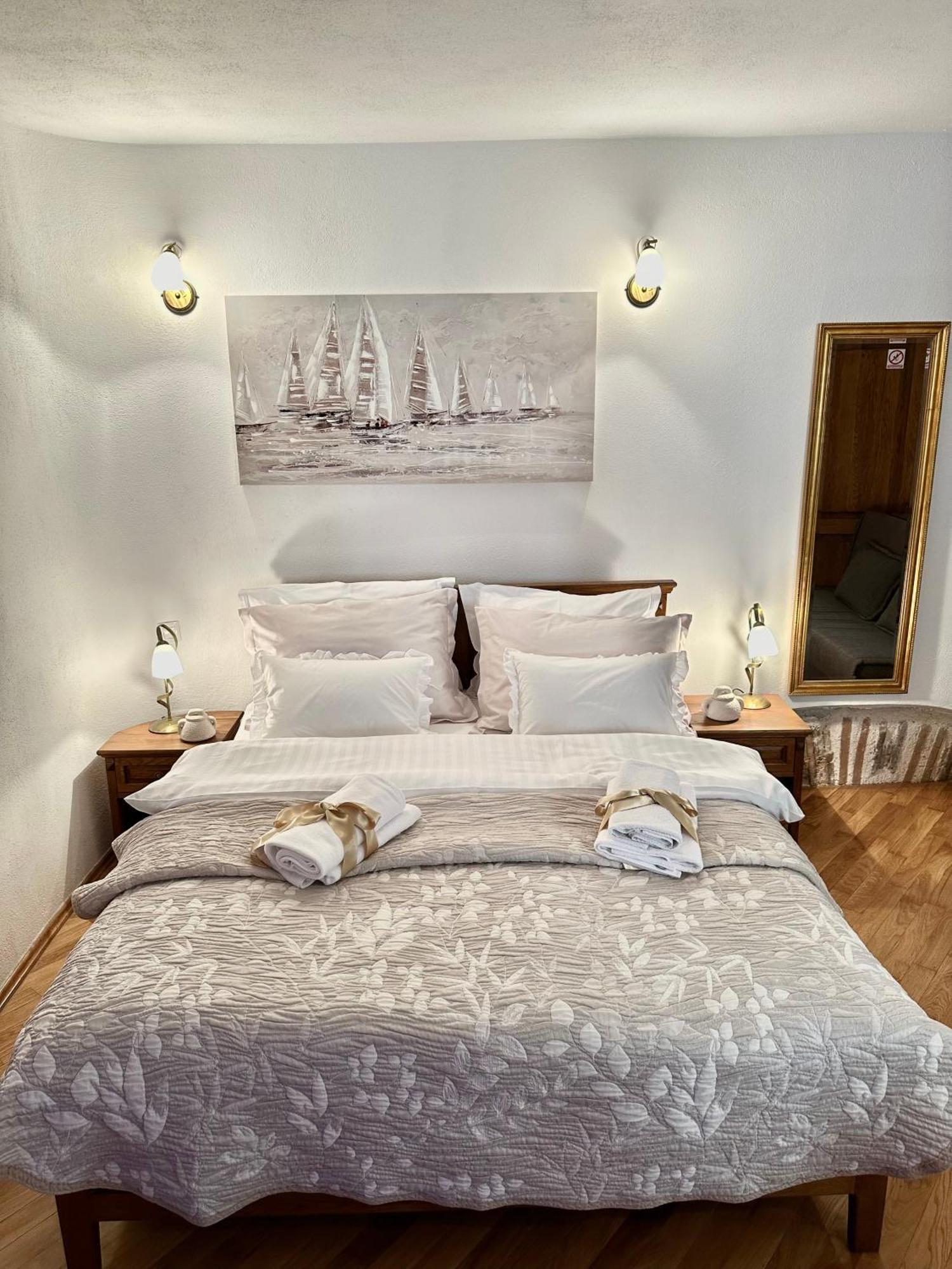 Diocletian Wine Studio Apartment II สปลิท ภายนอก รูปภาพ