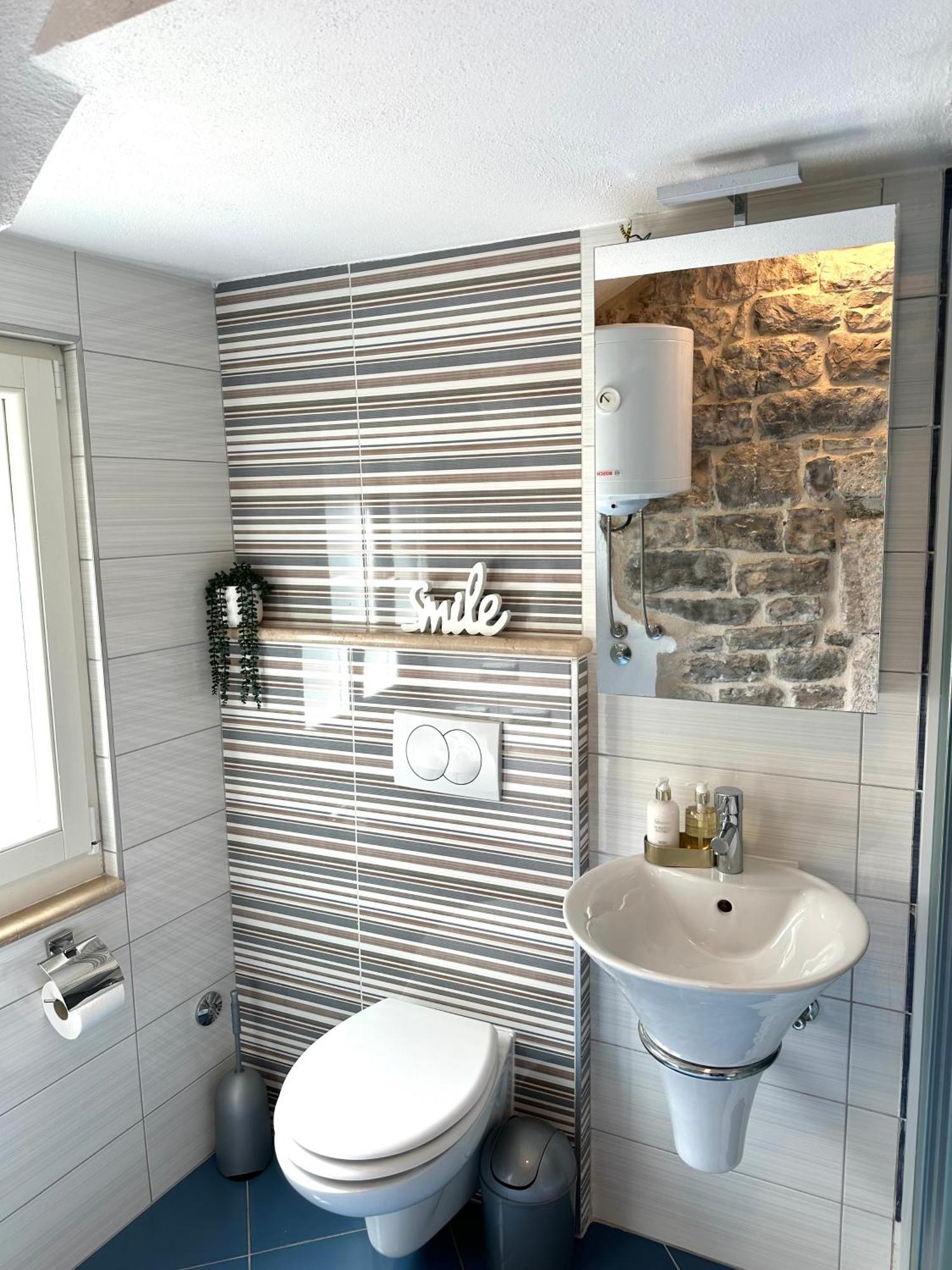Diocletian Wine Studio Apartment II สปลิท ภายนอก รูปภาพ