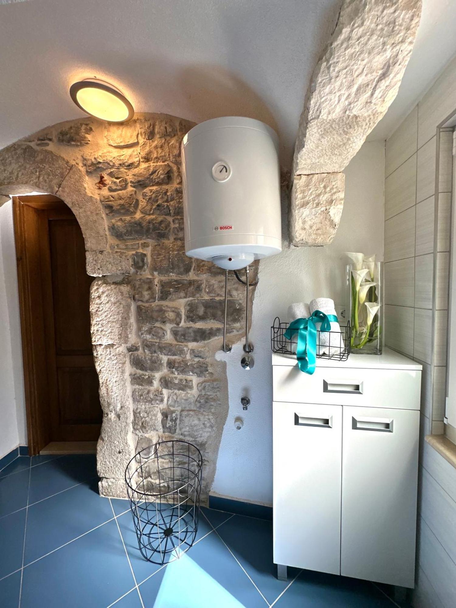 Diocletian Wine Studio Apartment II สปลิท ภายนอก รูปภาพ