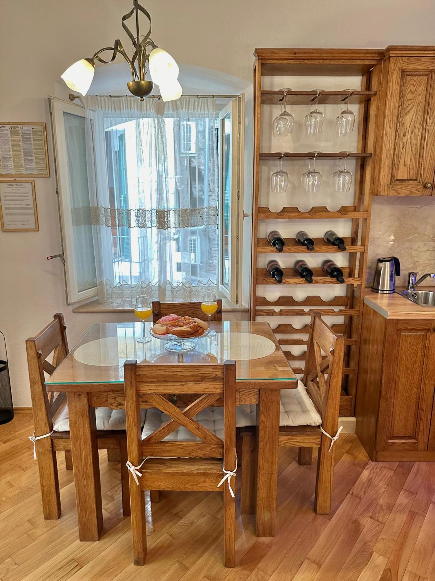 Diocletian Wine Studio Apartment II สปลิท ภายนอก รูปภาพ