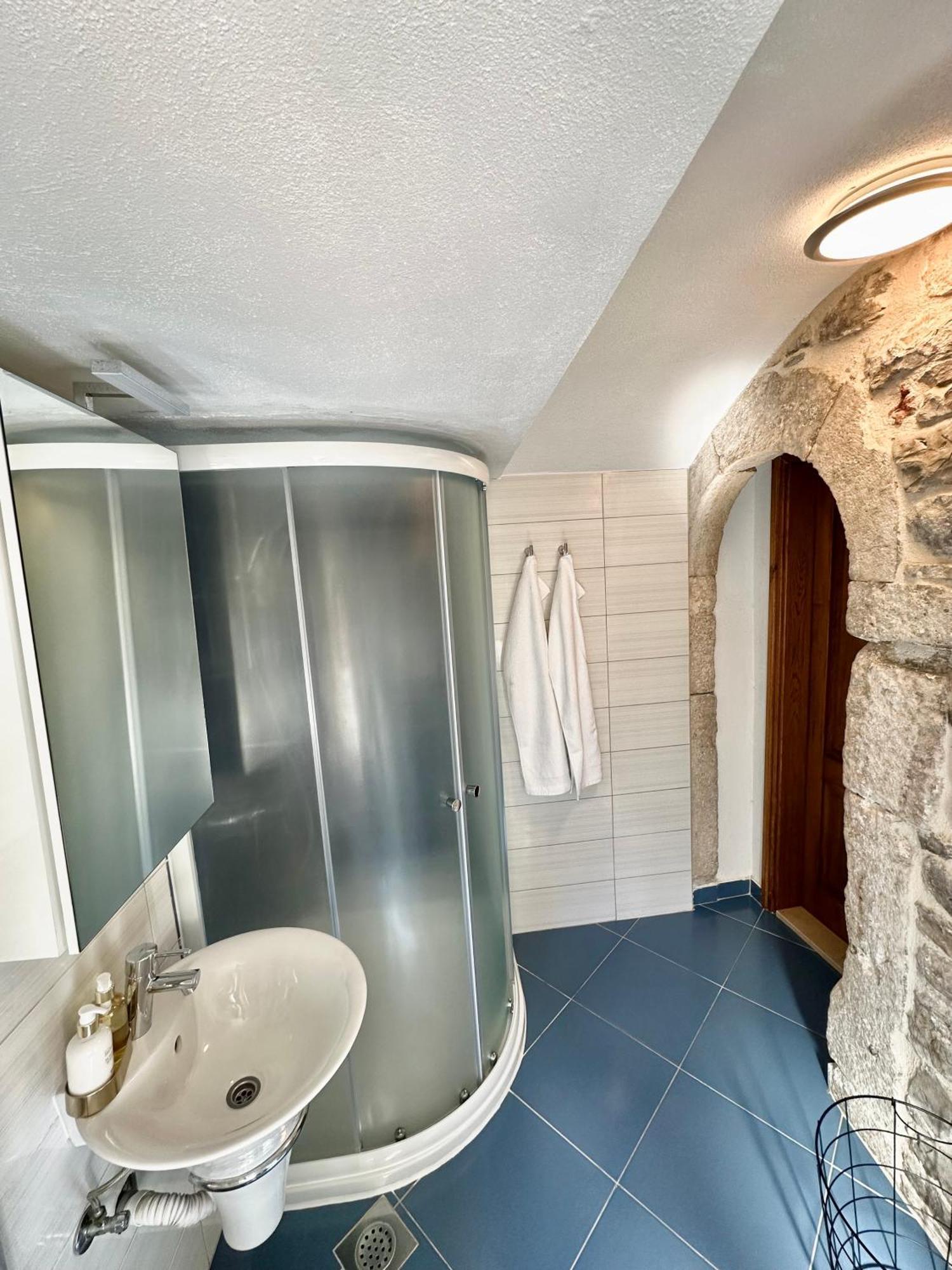 Diocletian Wine Studio Apartment II สปลิท ภายนอก รูปภาพ