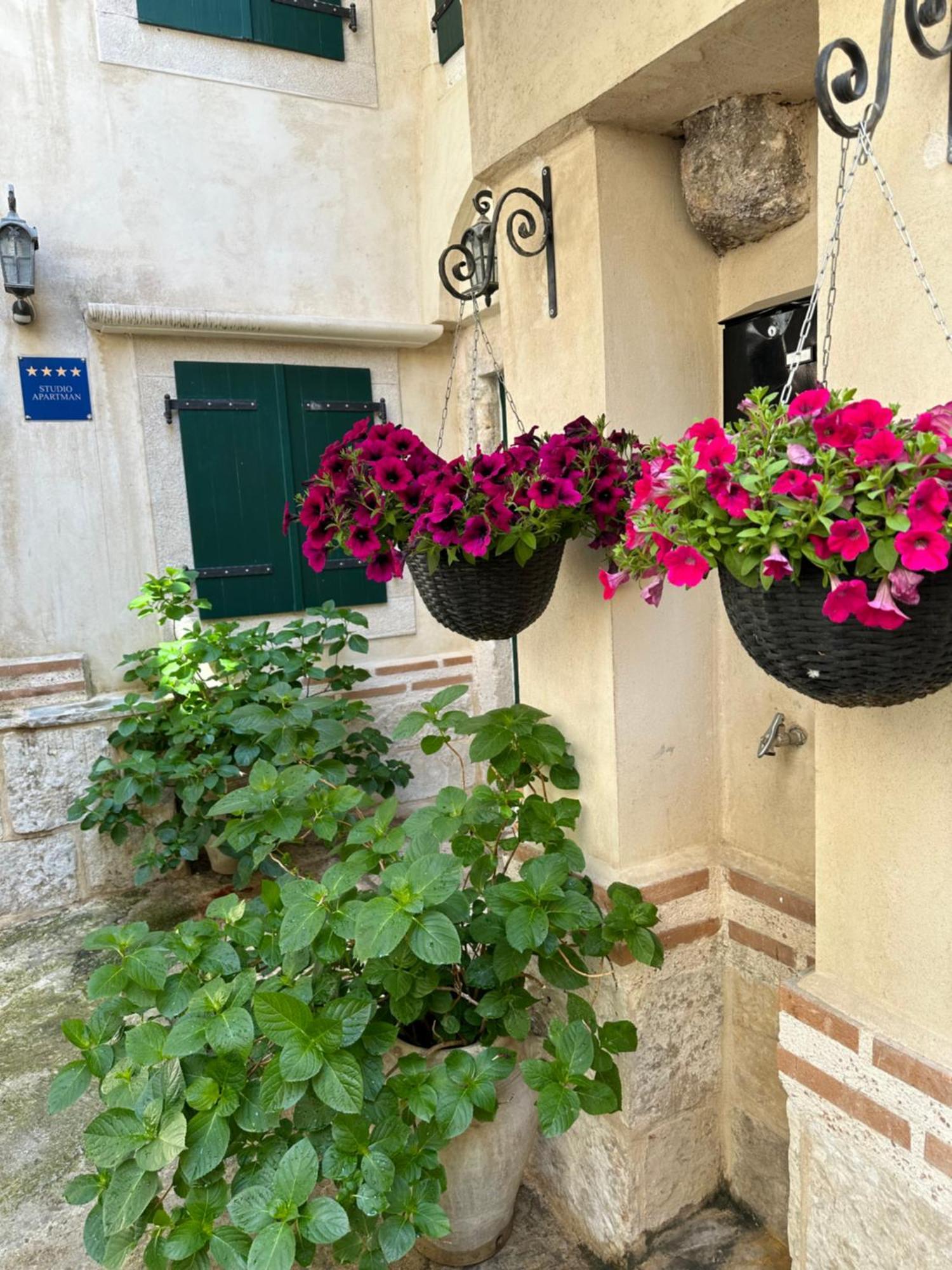 Diocletian Wine Studio Apartment II สปลิท ภายนอก รูปภาพ