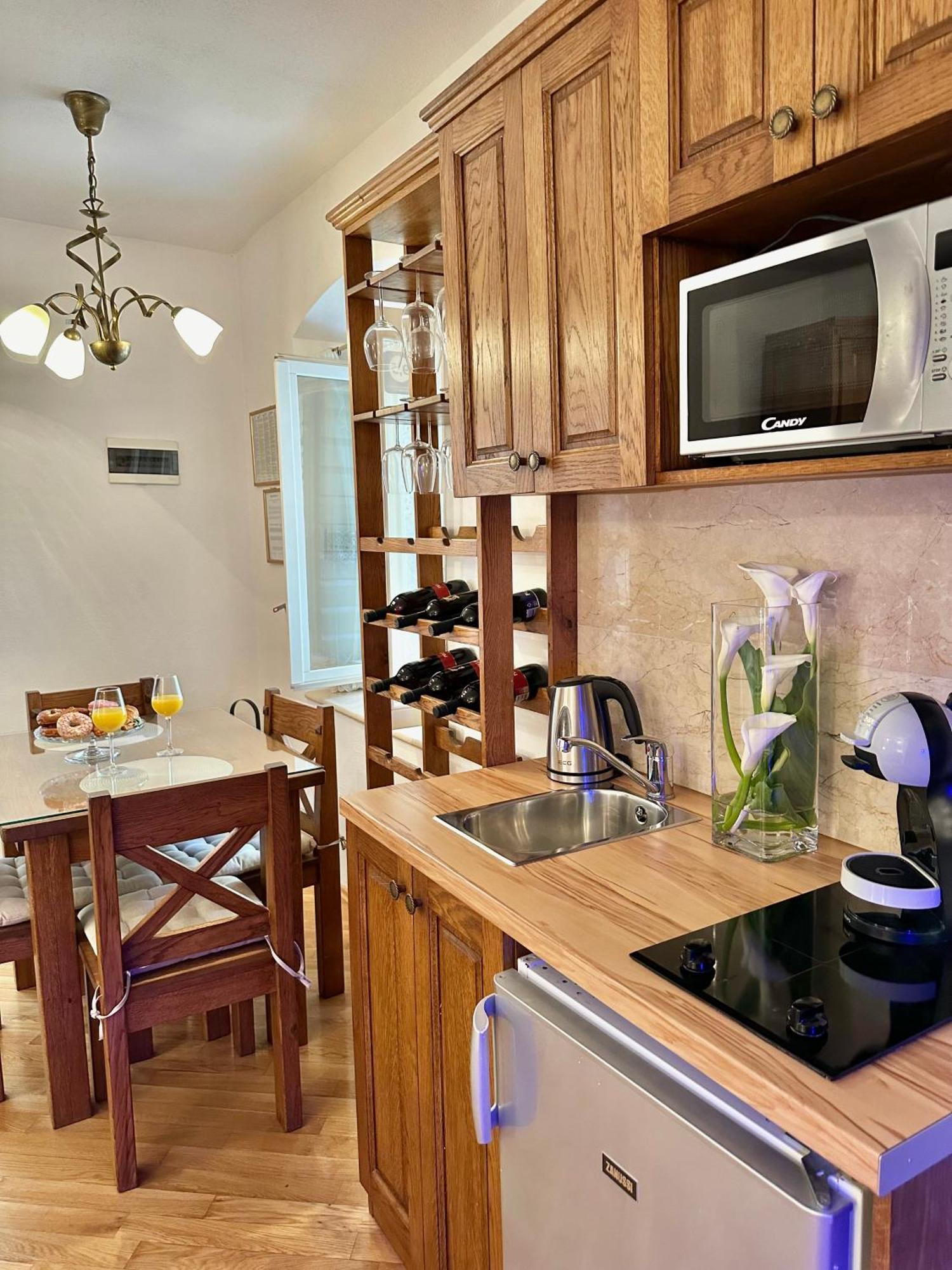 Diocletian Wine Studio Apartment II สปลิท ภายนอก รูปภาพ